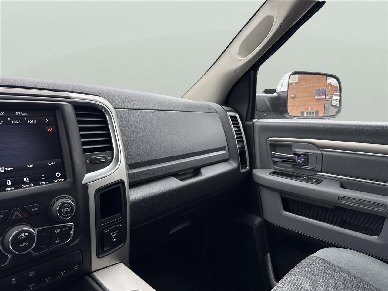 RAM 3500 SLT 4x4 Crew Cab 6'4" Box 2018