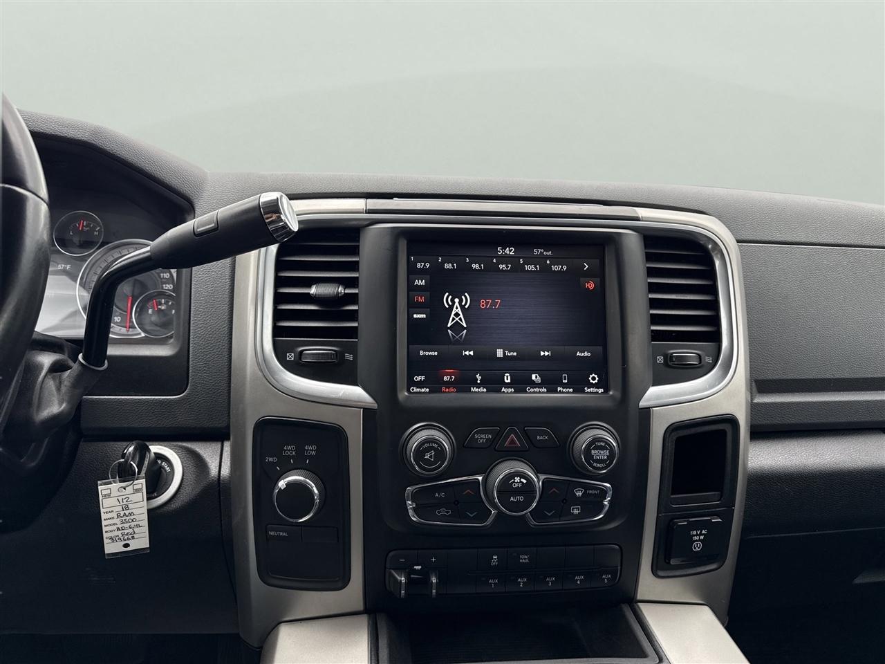 RAM 3500 SLT 4x4 Crew Cab 6'4" Box 2018