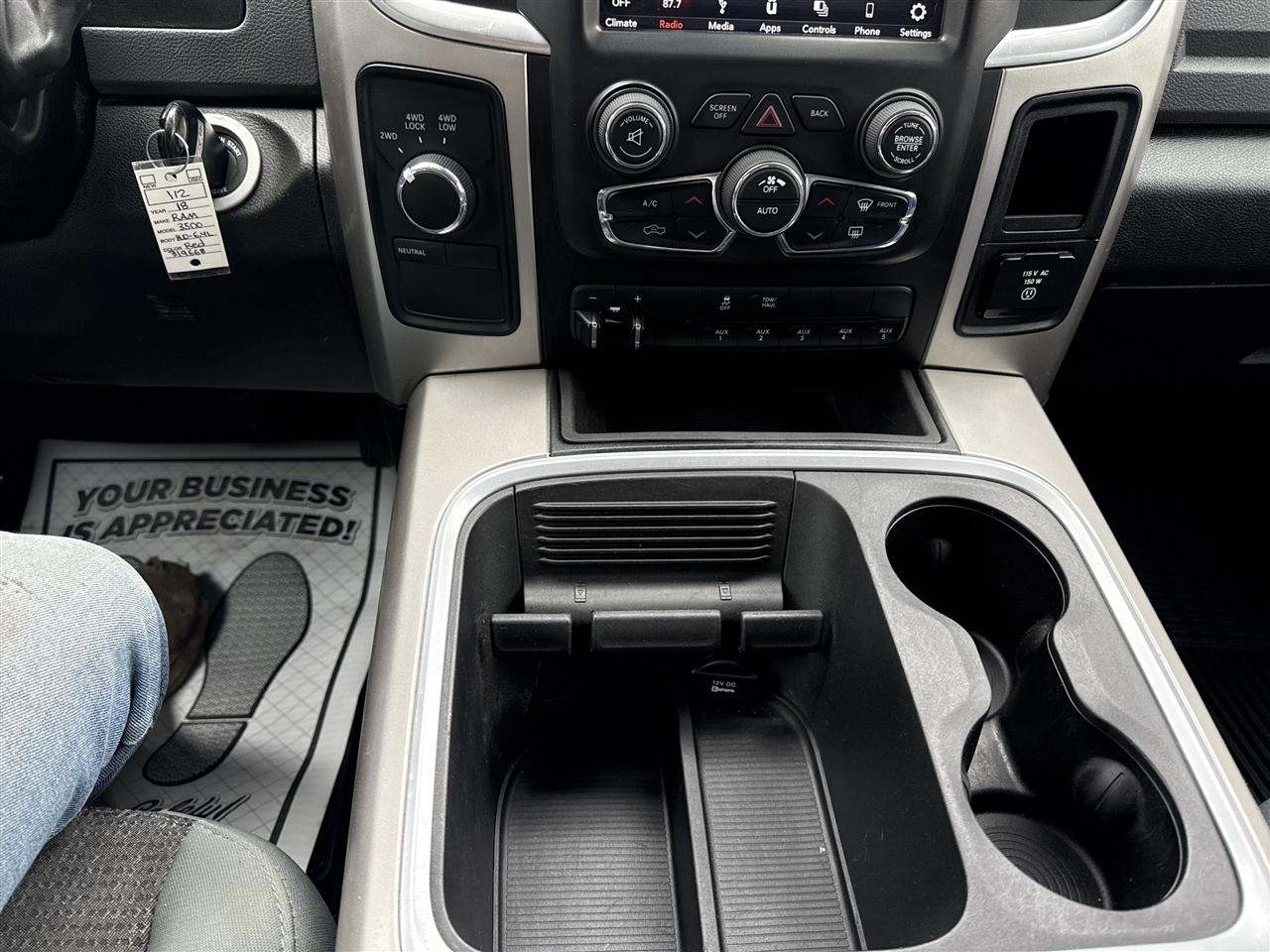 RAM 3500 SLT 4x4 Crew Cab 6'4" Box 2018