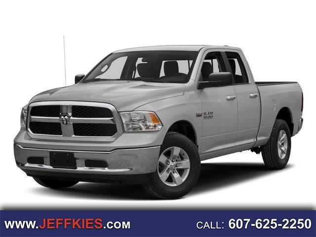 RAM 1500 4WD Quad Cab 140.5" Big Horn 2016