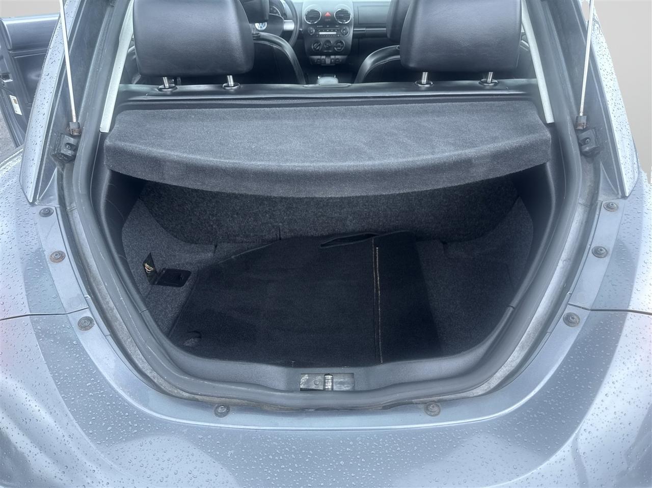 Volkswagen New Beetle Coupe 2dr 2.5L Manual 2006