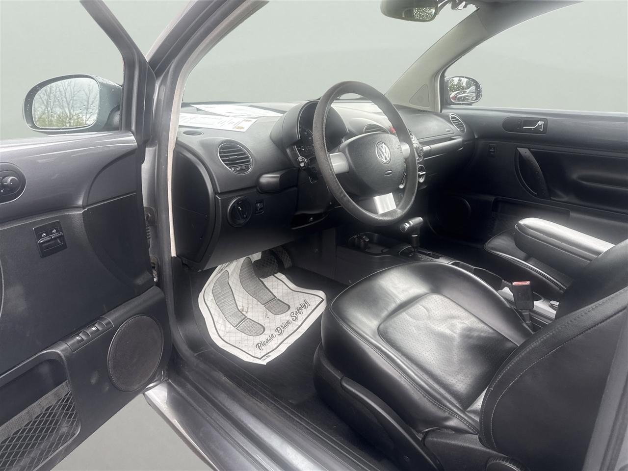 Volkswagen New Beetle Coupe 2dr 2.5L Manual 2006
