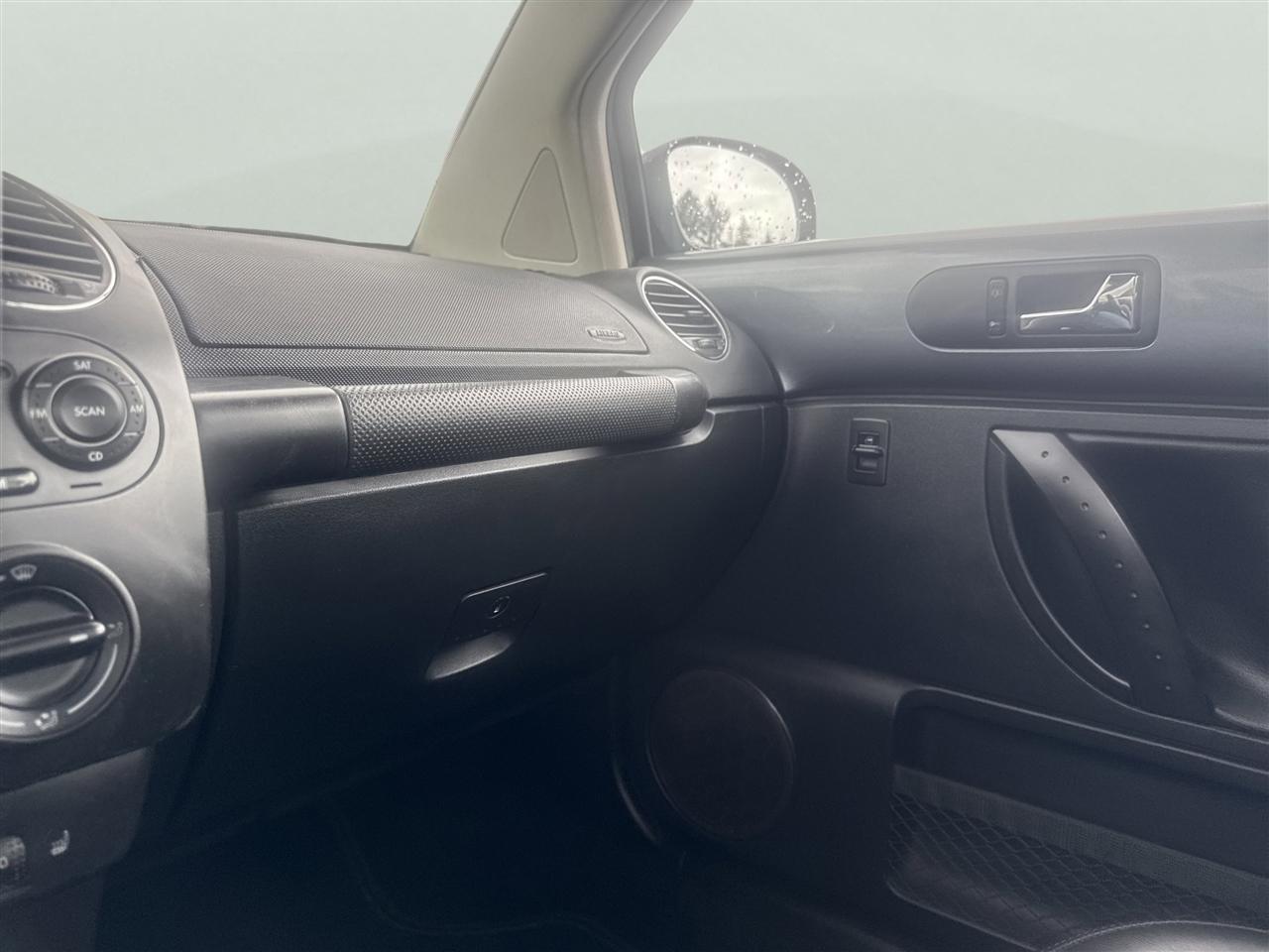 Volkswagen New Beetle Coupe 2dr 2.5L Manual 2006