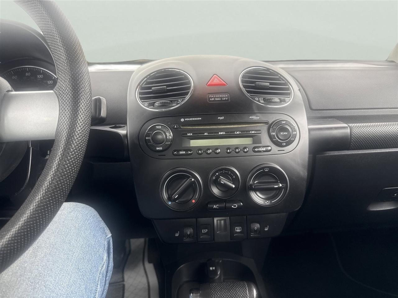 Volkswagen New Beetle Coupe 2dr 2.5L Manual 2006