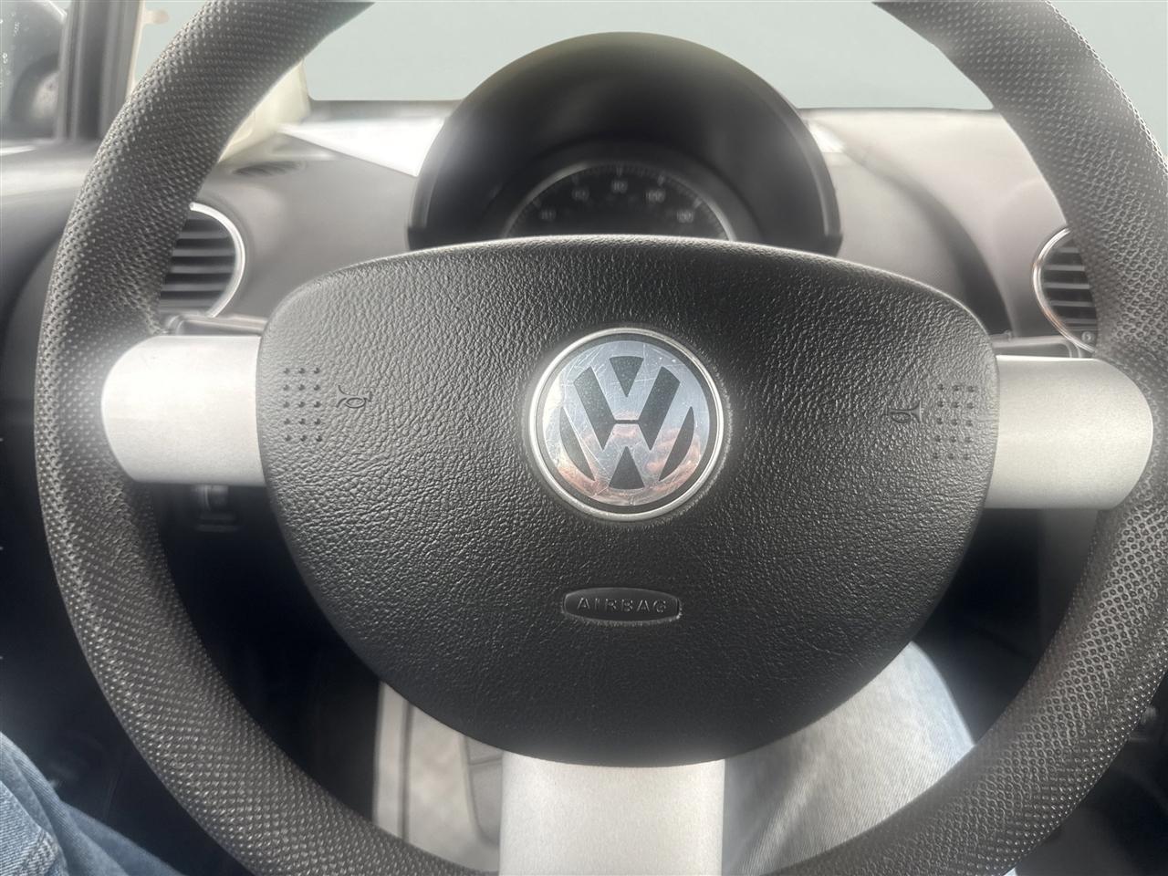 Volkswagen New Beetle Coupe 2dr 2.5L Manual 2006