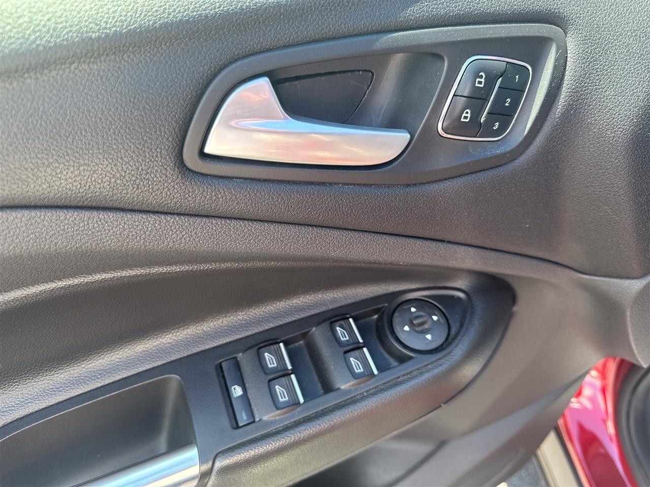 Ford Escape 4WD 4dr Titanium 2015