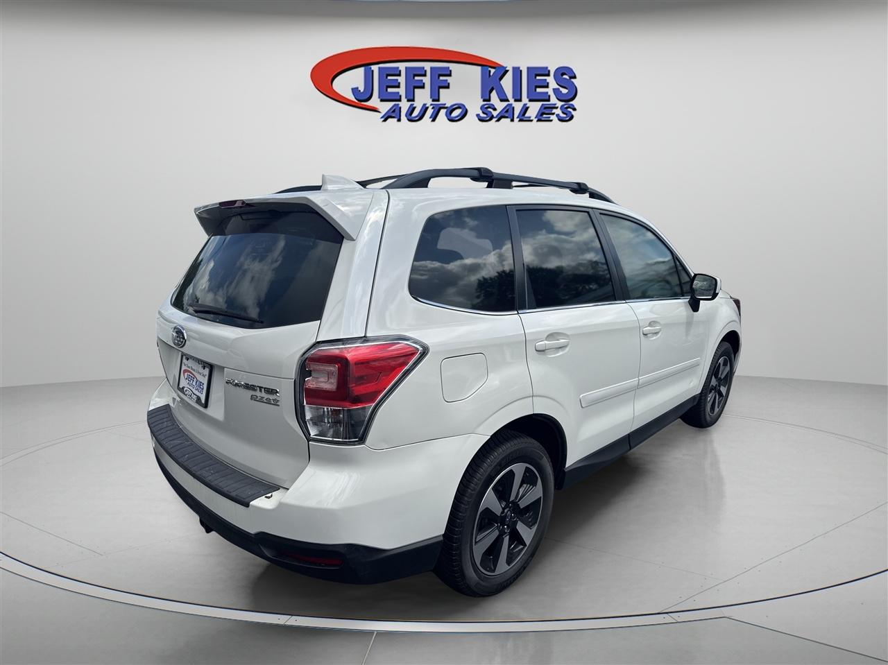 Subaru Forester 2.5i Limited CVT 2017