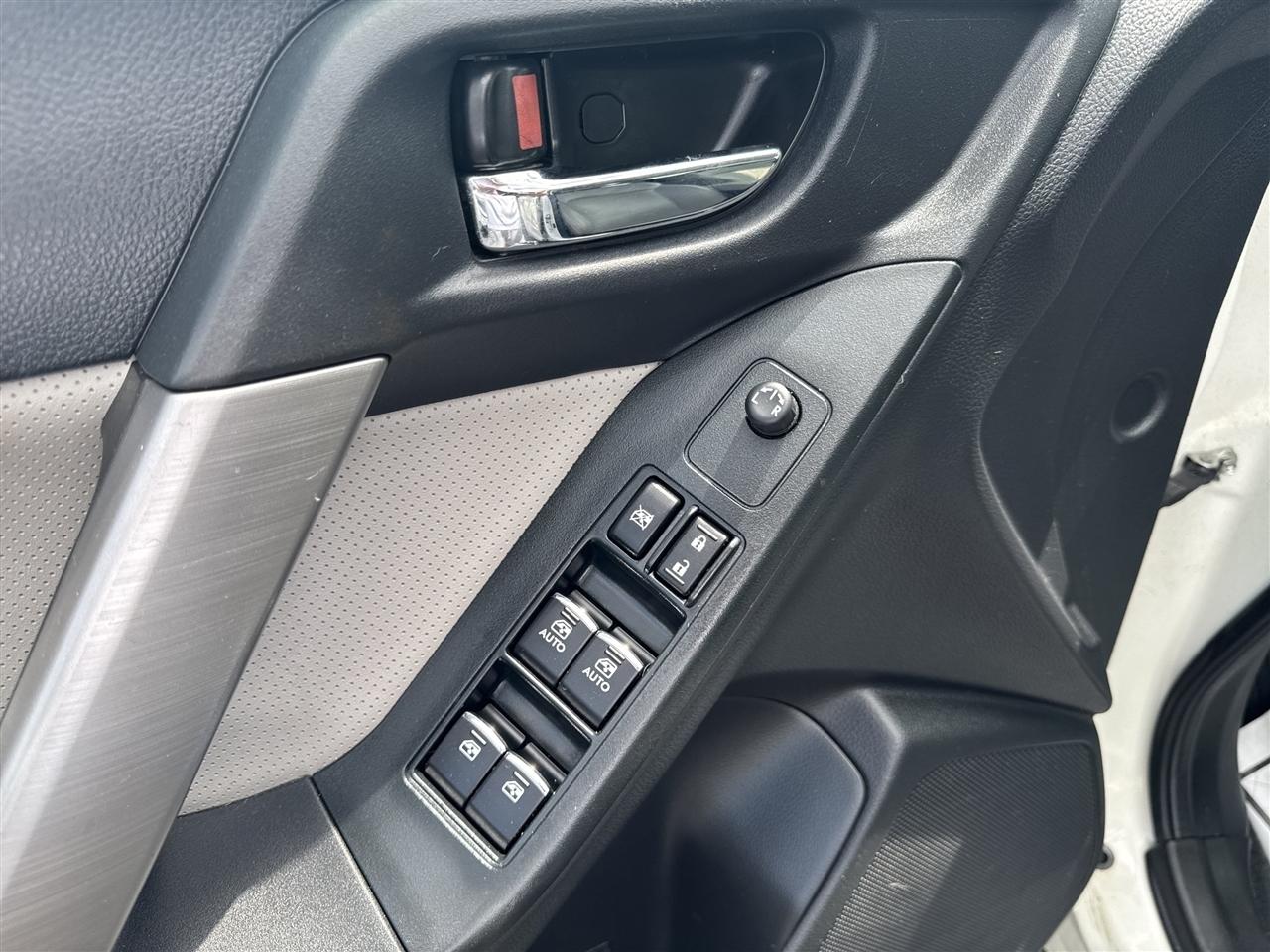 Subaru Forester 2.5i Limited CVT 2017