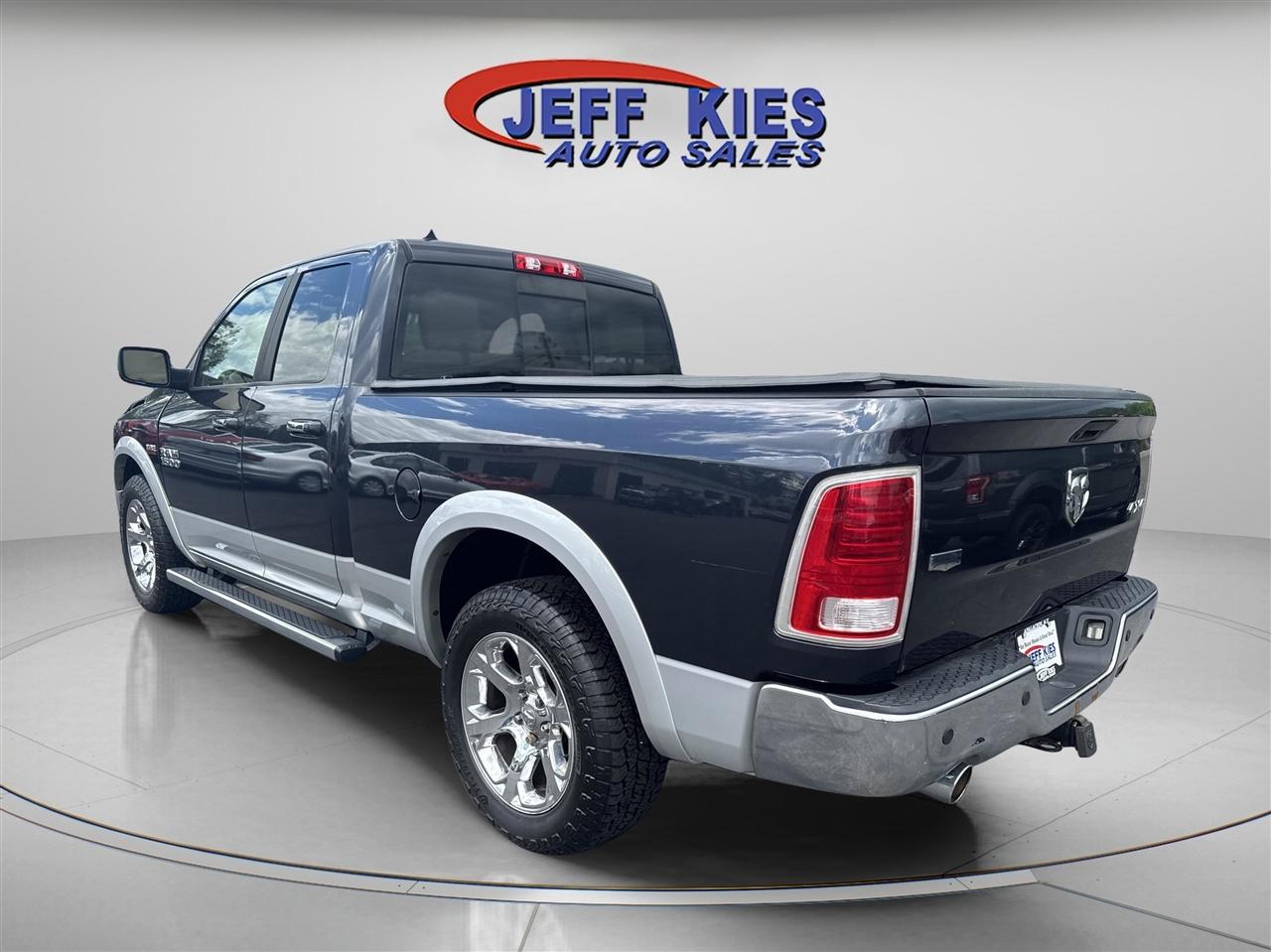 RAM 1500 4WD Quad Cab 140.5" Laramie 2013