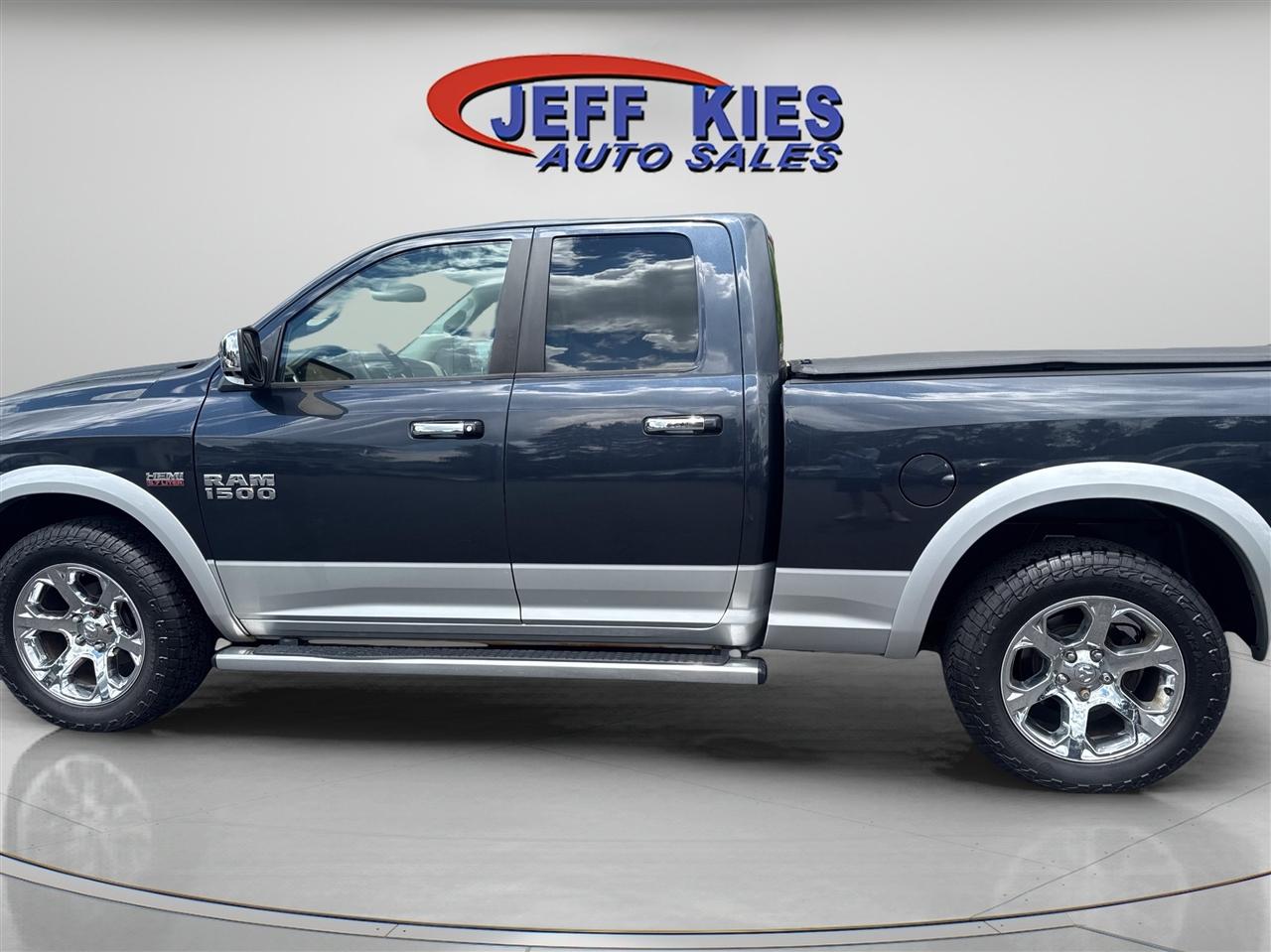 RAM 1500 4WD Quad Cab 140.5" Laramie 2013