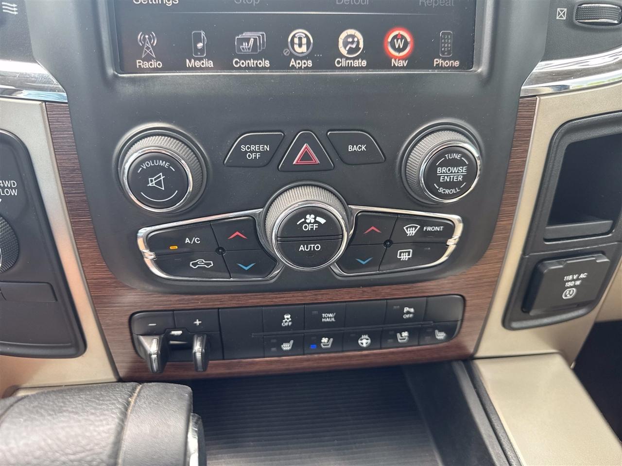 RAM 1500 4WD Quad Cab 140.5" Laramie 2013