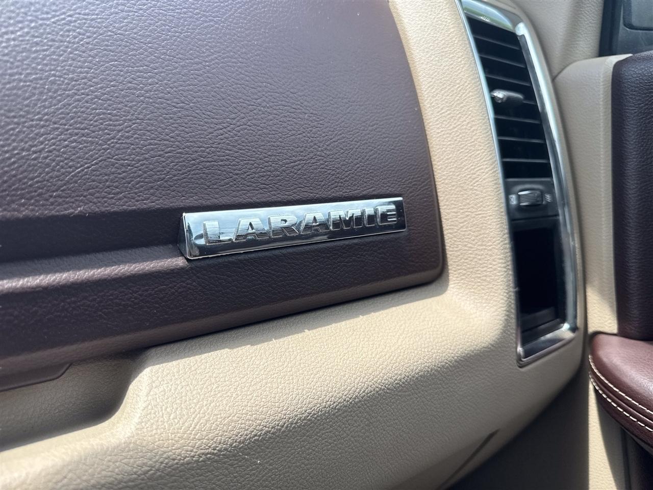 RAM 1500 4WD Quad Cab 140.5" Laramie 2013