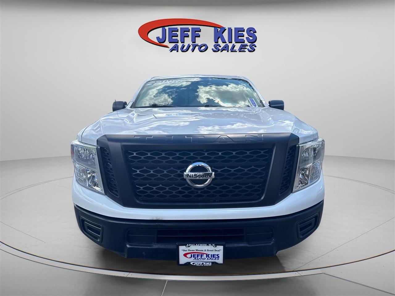 Nissan Titan XD 4x4 Gas Crew Cab S 2018