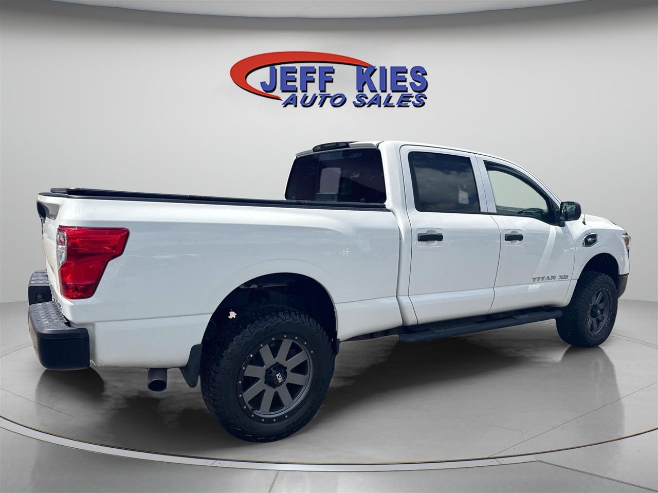Nissan Titan XD 4x4 Gas Crew Cab S 2018