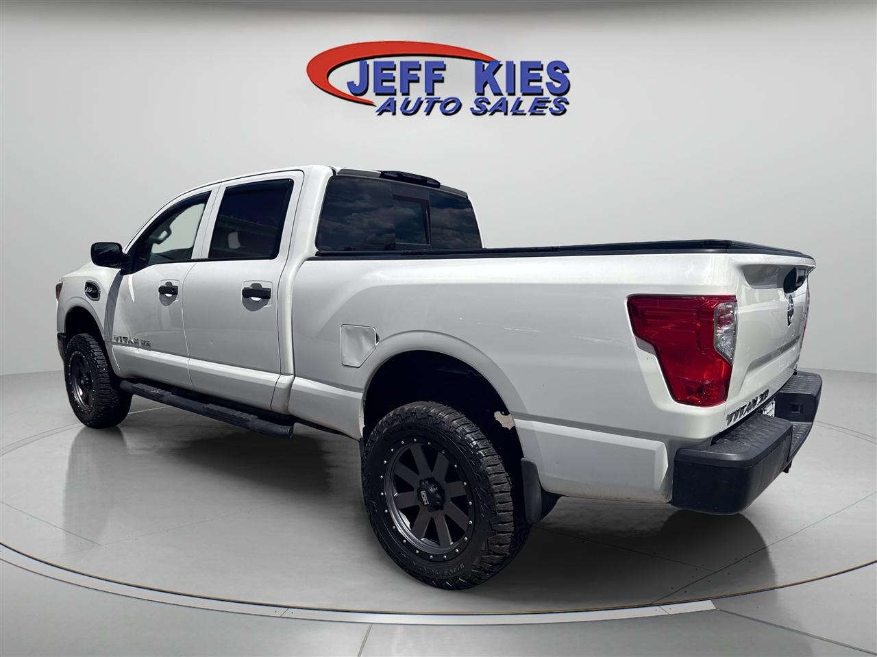 Nissan Titan XD 4x4 Gas Crew Cab S 2018
