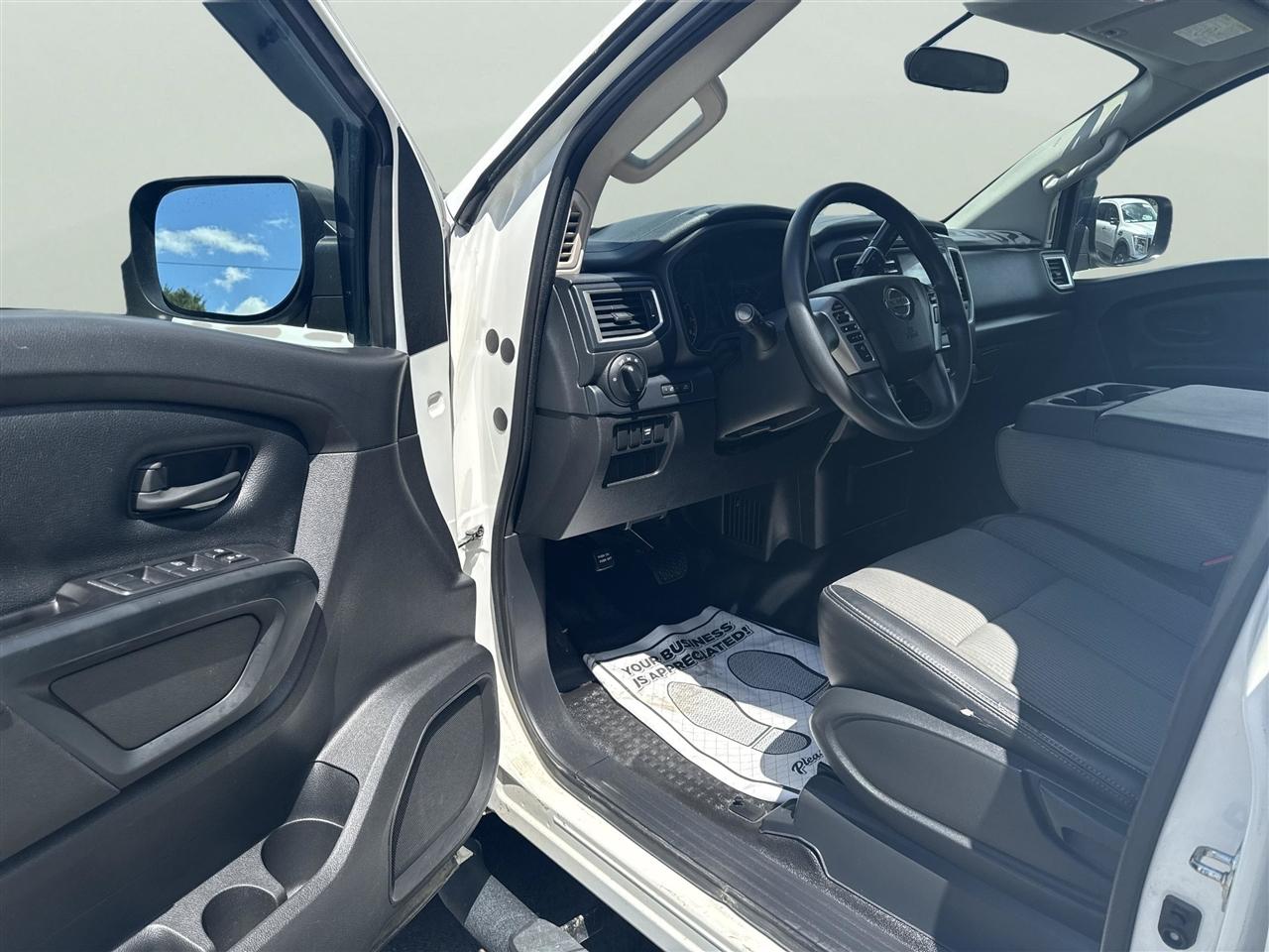 Nissan Titan XD 4x4 Gas Crew Cab S 2018