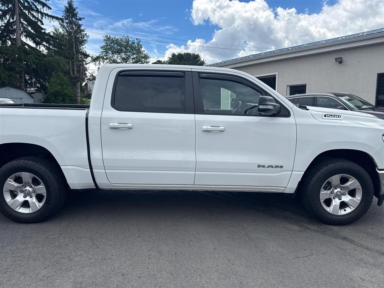 RAM 1500 Big Horn 4x4 Crew Cab 5'7" Box 2021