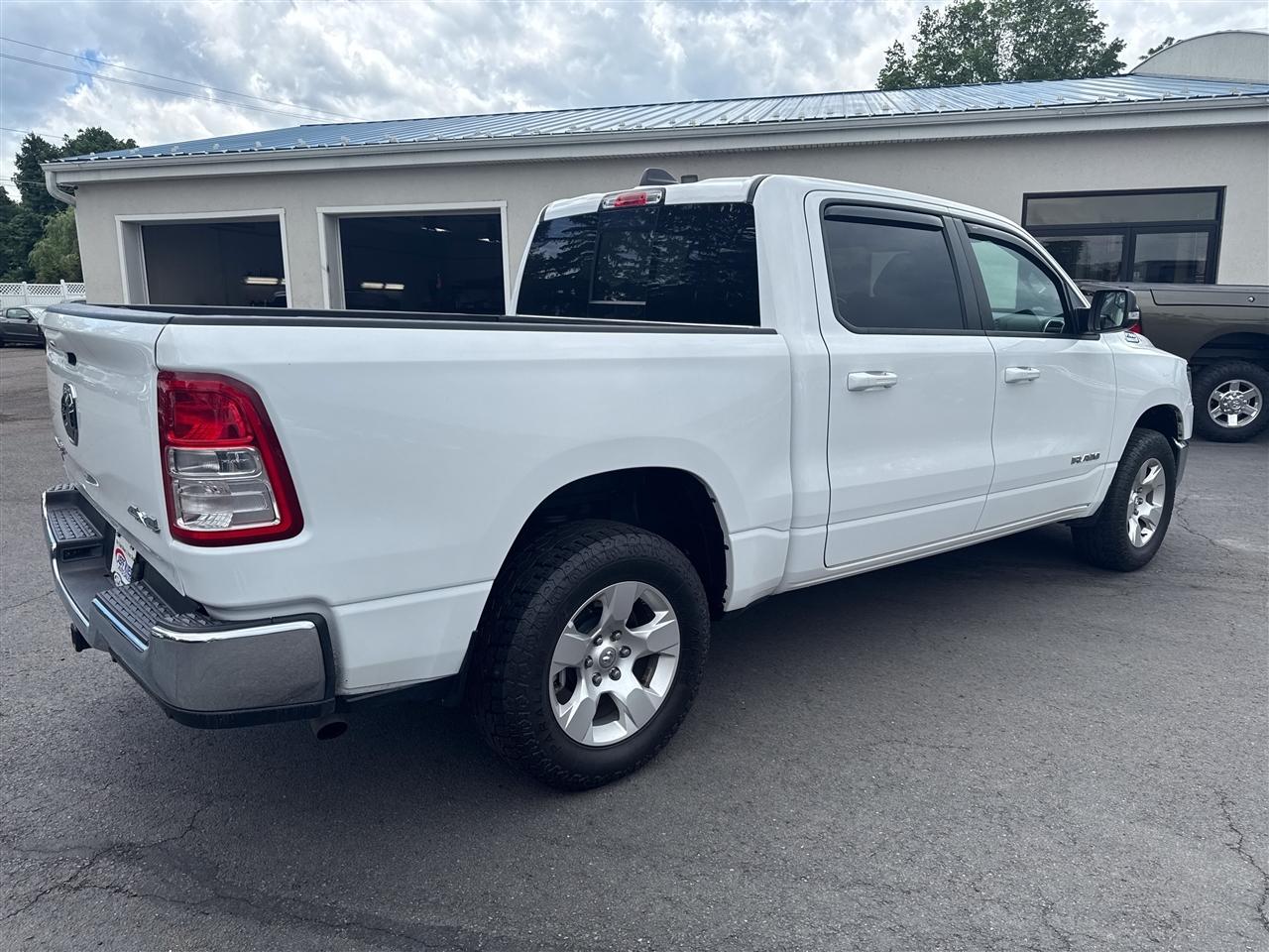 RAM 1500 Big Horn 4x4 Crew Cab 5'7" Box 2021