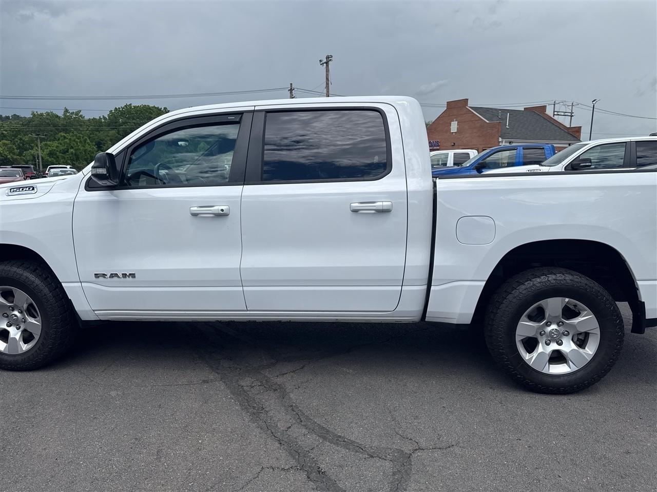 RAM 1500 Big Horn 4x4 Crew Cab 5'7" Box 2021