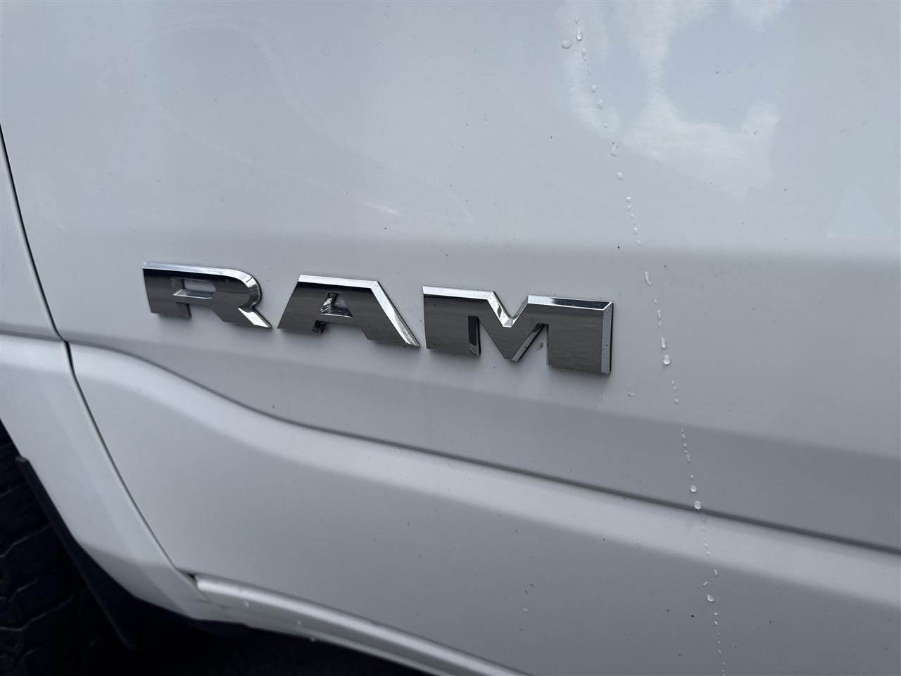 RAM 1500 Big Horn 4x4 Crew Cab 5'7" Box 2021