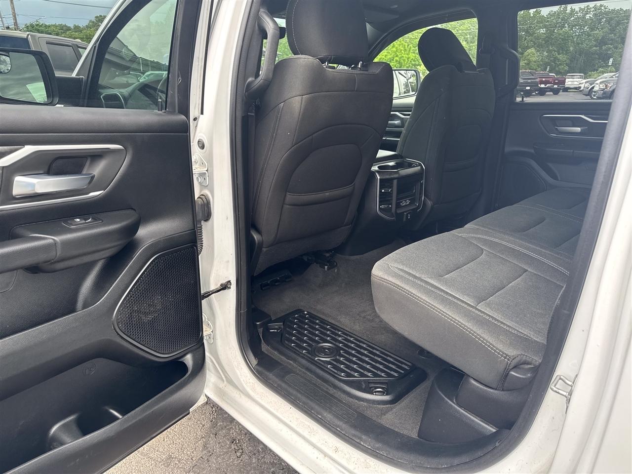 RAM 1500 Big Horn 4x4 Crew Cab 5'7" Box 2021