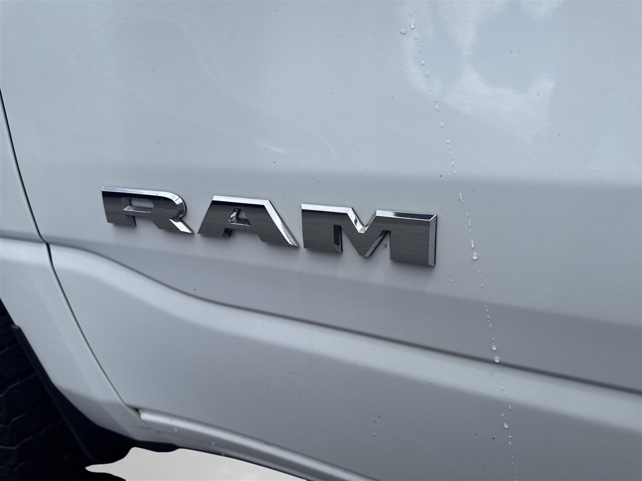 RAM 1500 Big Horn 4x4 Crew Cab 5'7" Box 2021