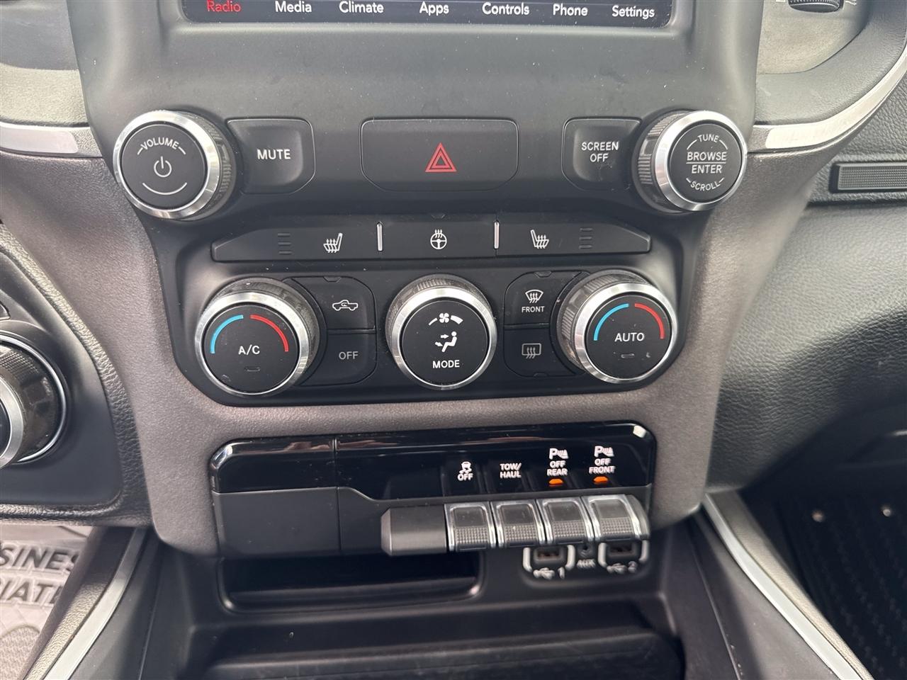 RAM 1500 Big Horn 4x4 Crew Cab 5'7" Box 2021