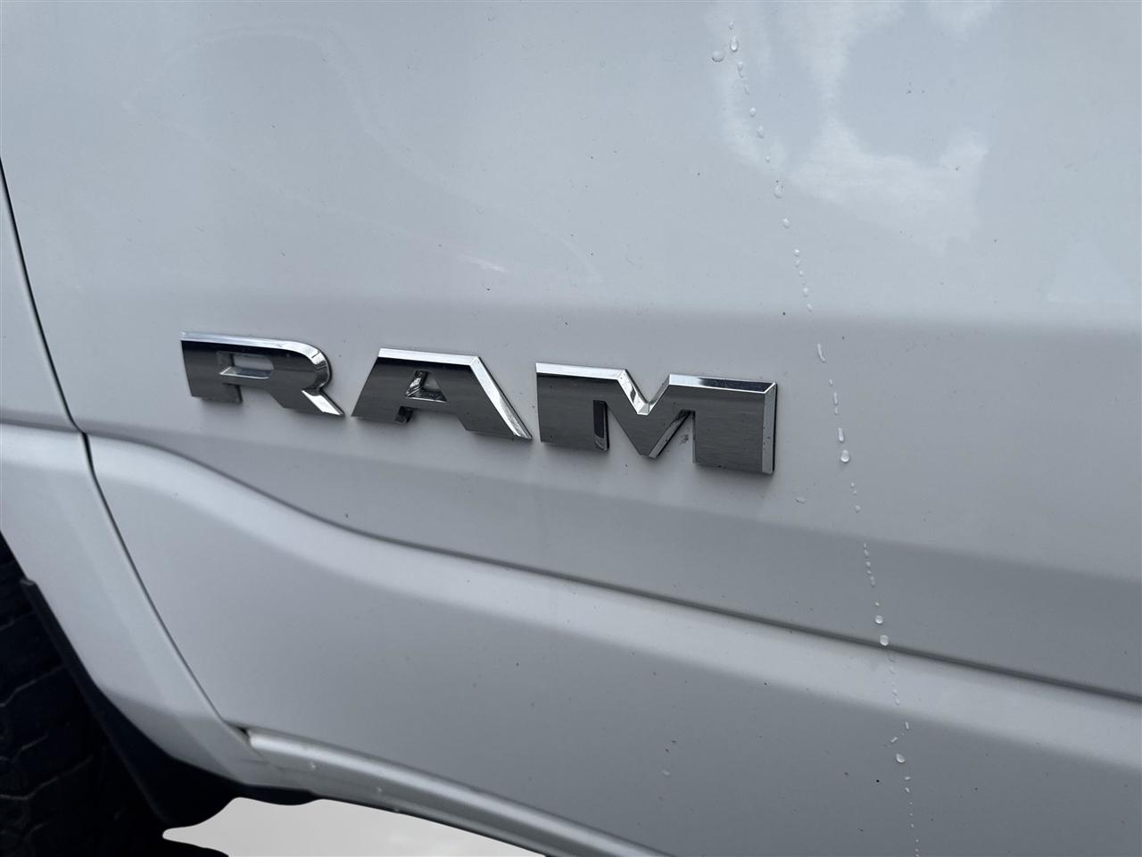 RAM 1500 Big Horn 4x4 Crew Cab 5'7" Box 2021