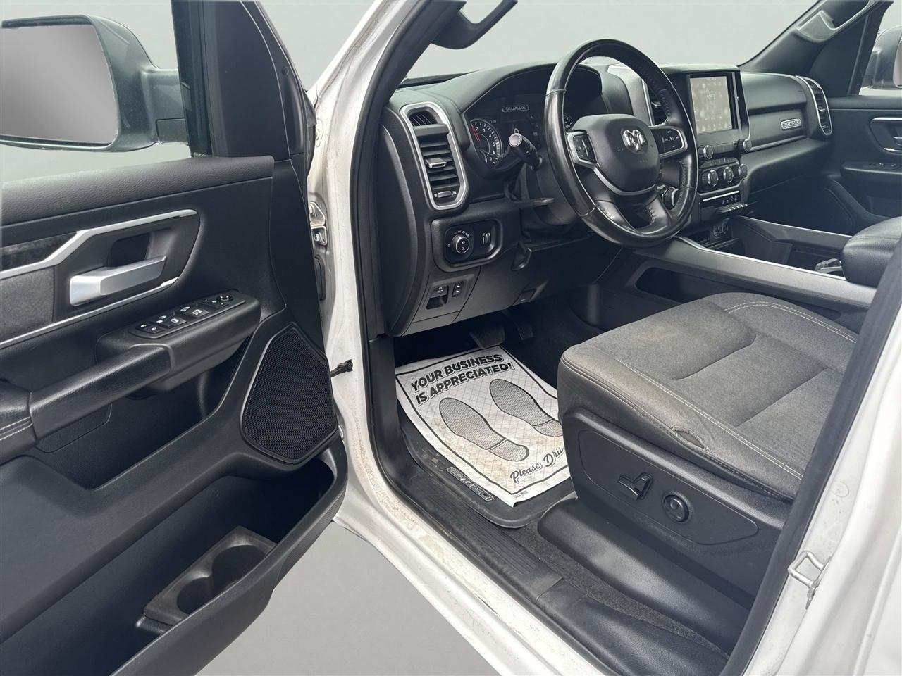 RAM 1500 Big Horn 4x4 Crew Cab 5'7" Box 2021