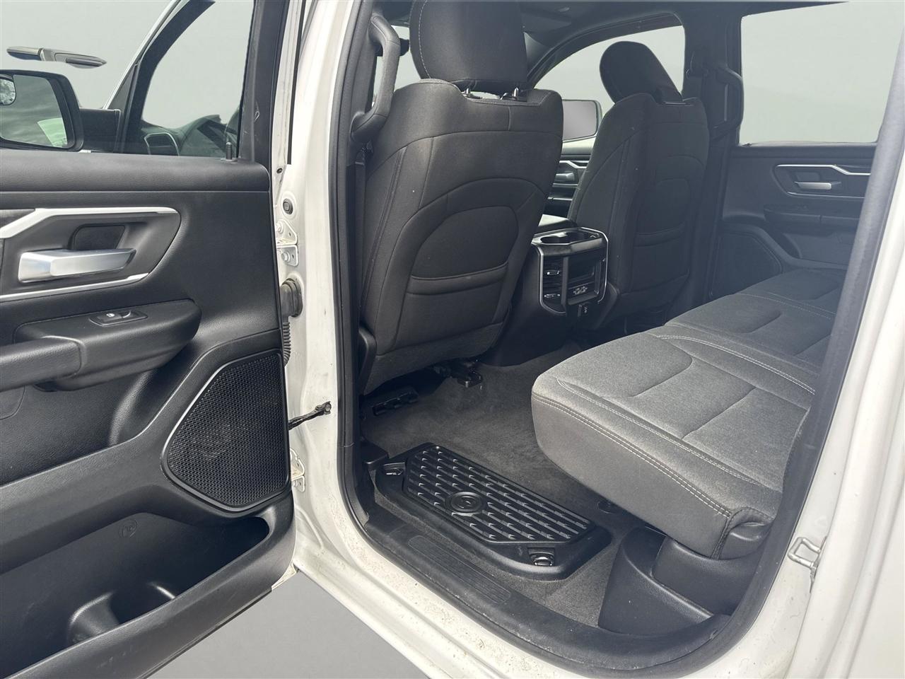 RAM 1500 Big Horn 4x4 Crew Cab 5'7" Box 2021