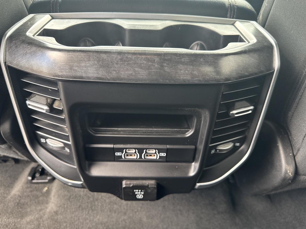 RAM 1500 Big Horn 4x4 Crew Cab 5'7" Box 2021