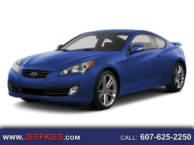 Hyundai Genesis Coupe 2dr 3.8L Auto 2010