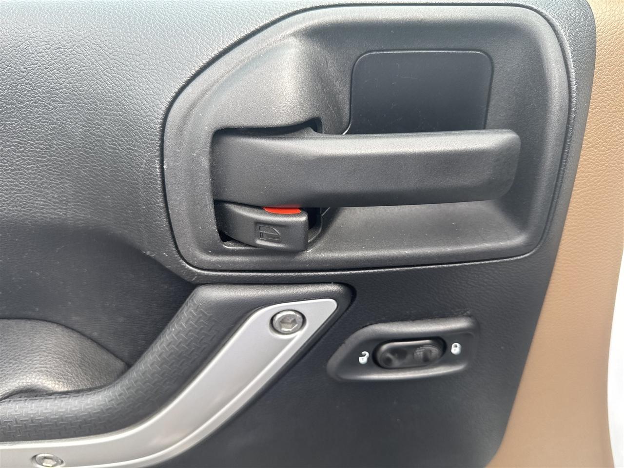 Jeep Wrangler Unlimited 4WD 4dr Sahara 2015