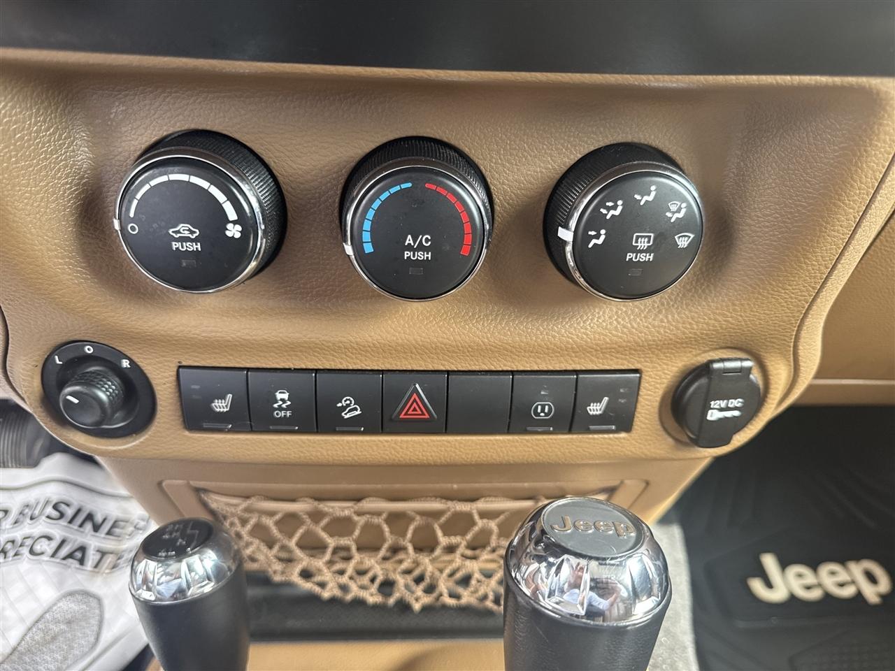Jeep Wrangler Unlimited 4WD 4dr Sahara 2015