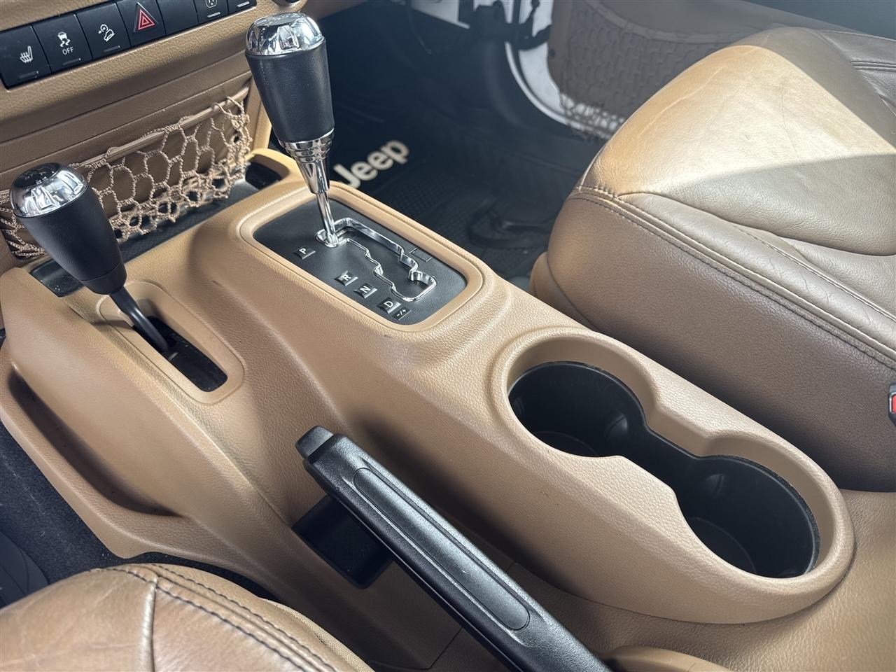 Jeep Wrangler Unlimited 4WD 4dr Sahara 2015
