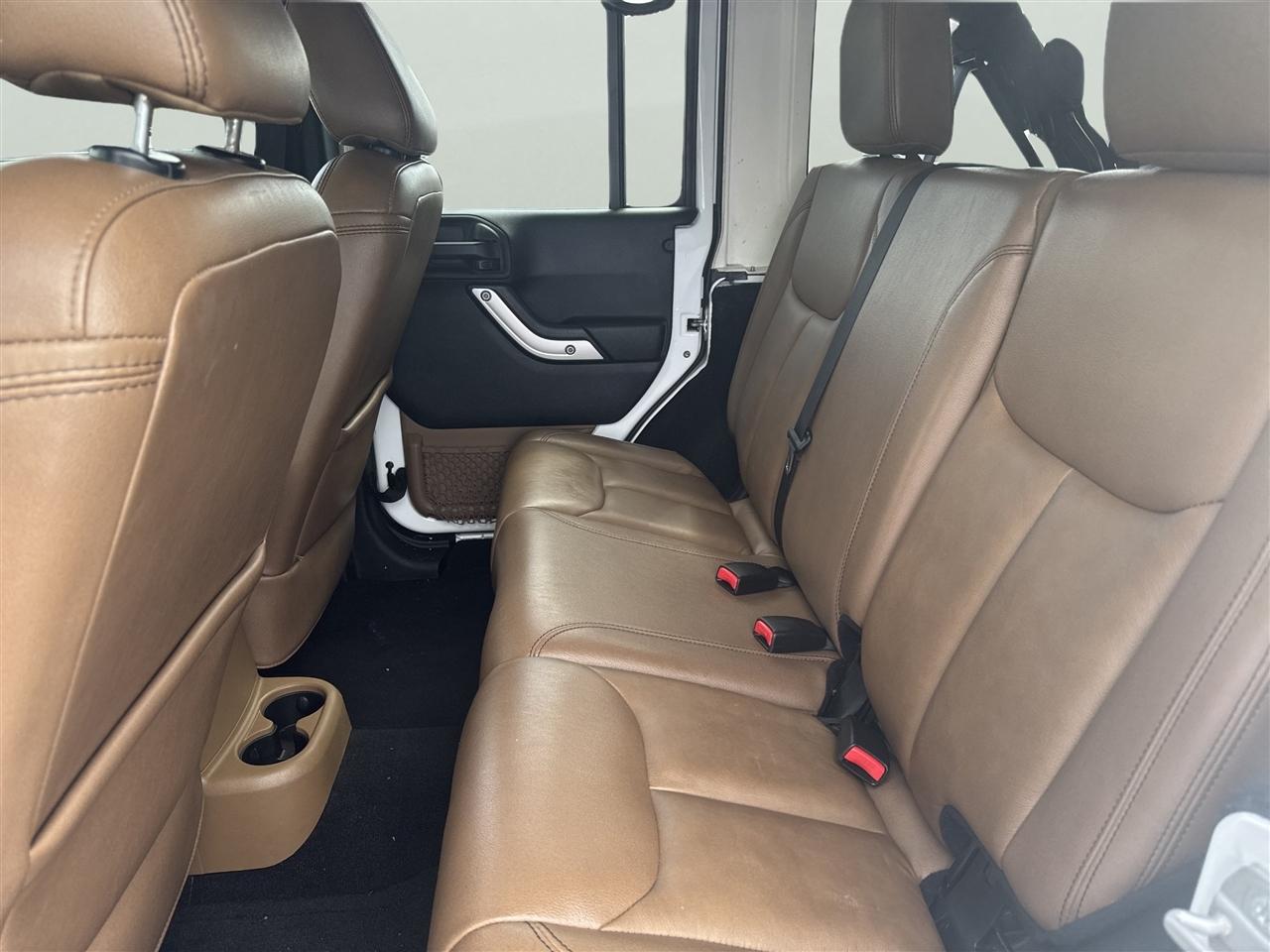 Jeep Wrangler Unlimited 4WD 4dr Sahara 2015