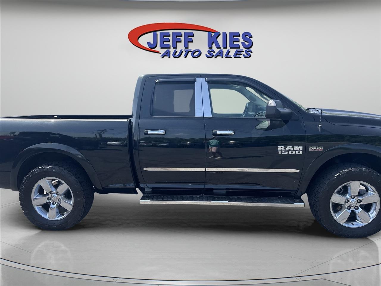 RAM 1500 4WD Quad Cab 140.5" Big Horn 2016