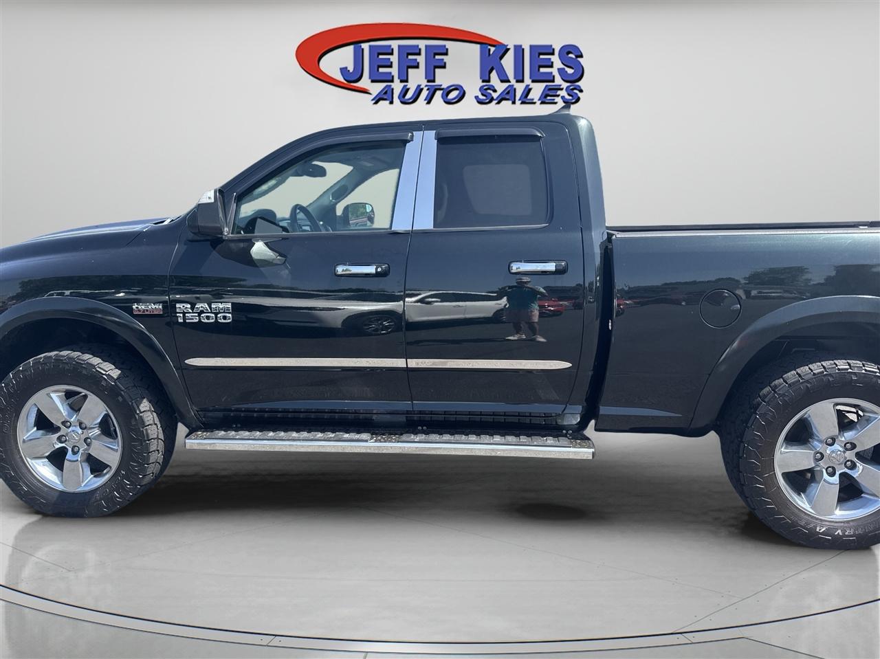 RAM 1500 4WD Quad Cab 140.5" Big Horn 2016
