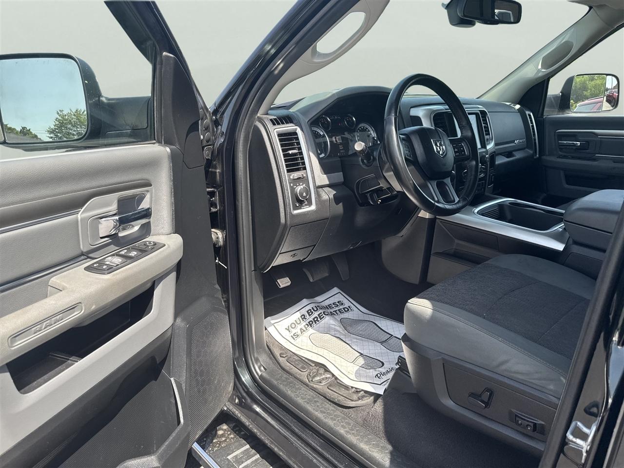 RAM 1500 4WD Quad Cab 140.5" Big Horn 2016