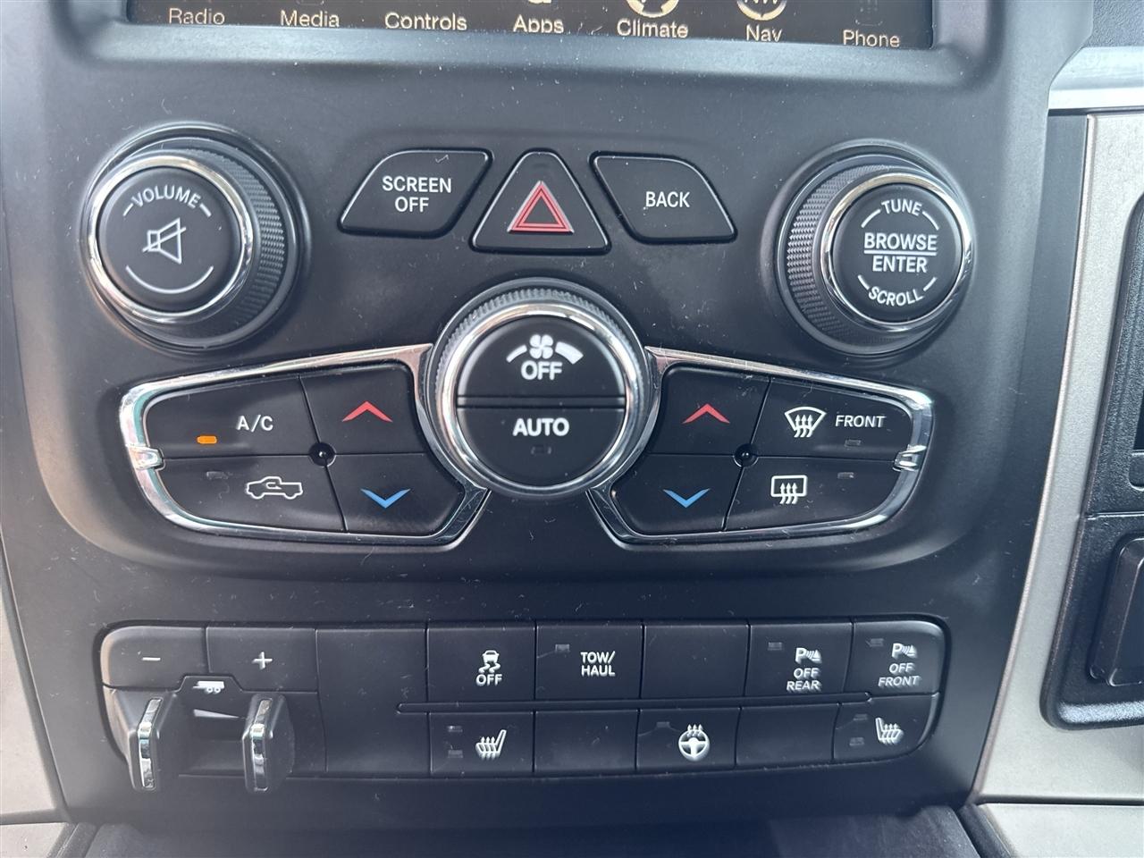 RAM 1500 4WD Quad Cab 140.5" Big Horn 2016