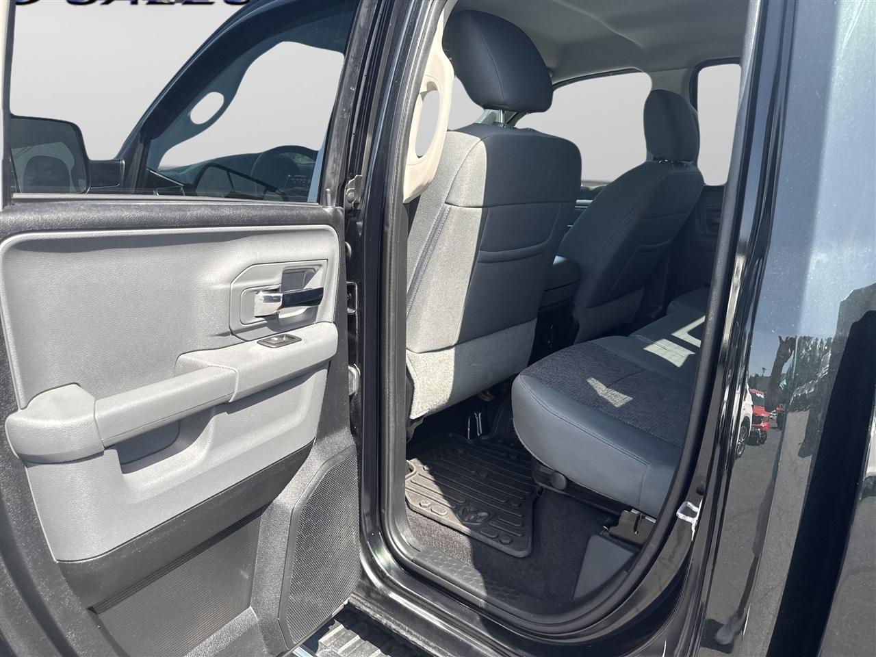 RAM 1500 4WD Quad Cab 140.5" Big Horn 2016