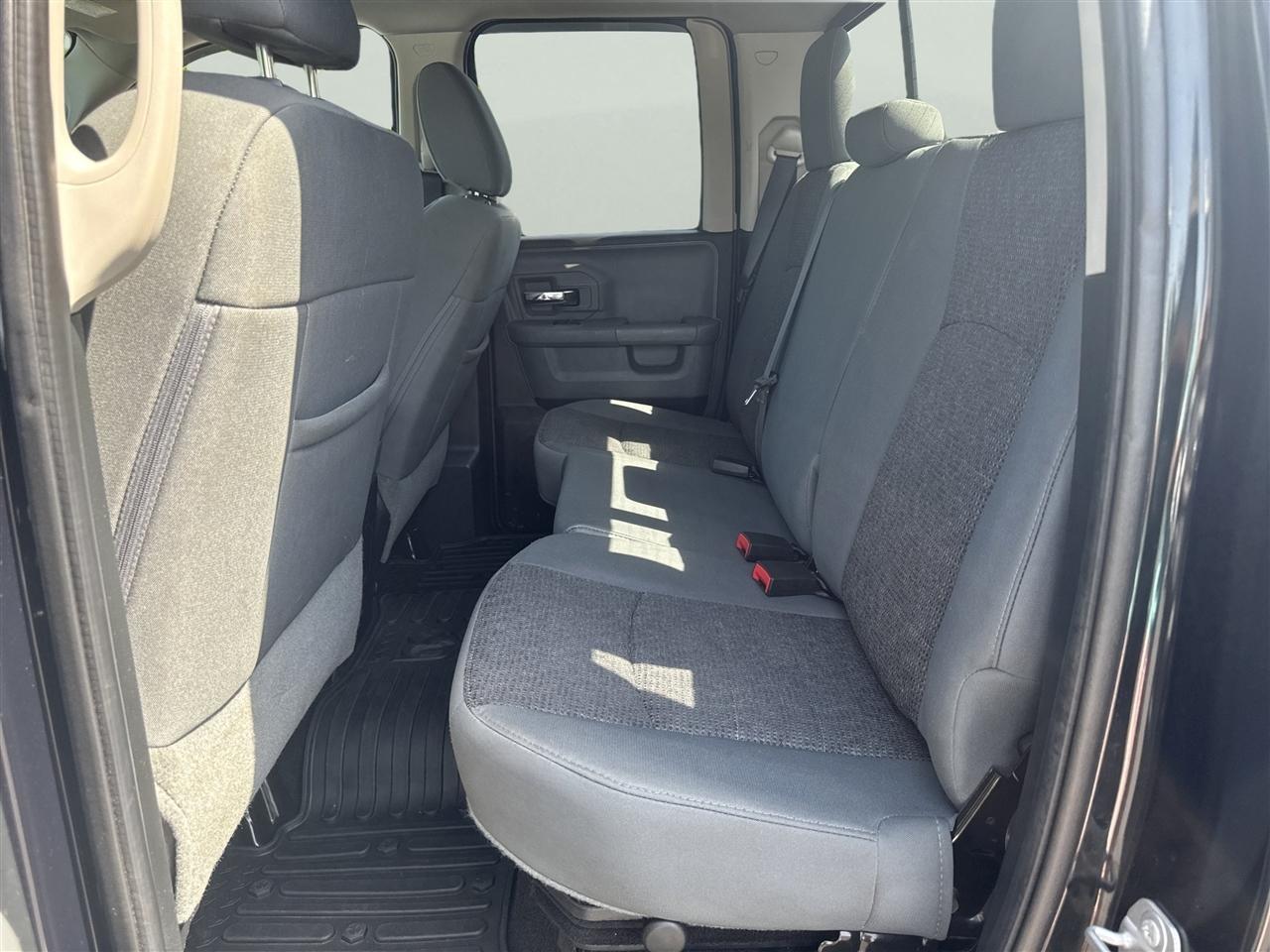 RAM 1500 4WD Quad Cab 140.5" Big Horn 2016