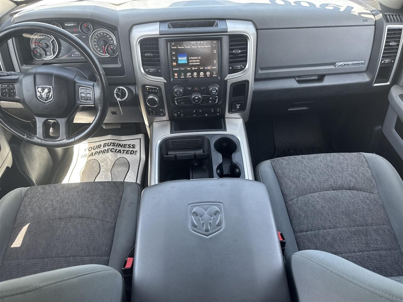 RAM 1500 4WD Quad Cab 140.5" Big Horn 2016