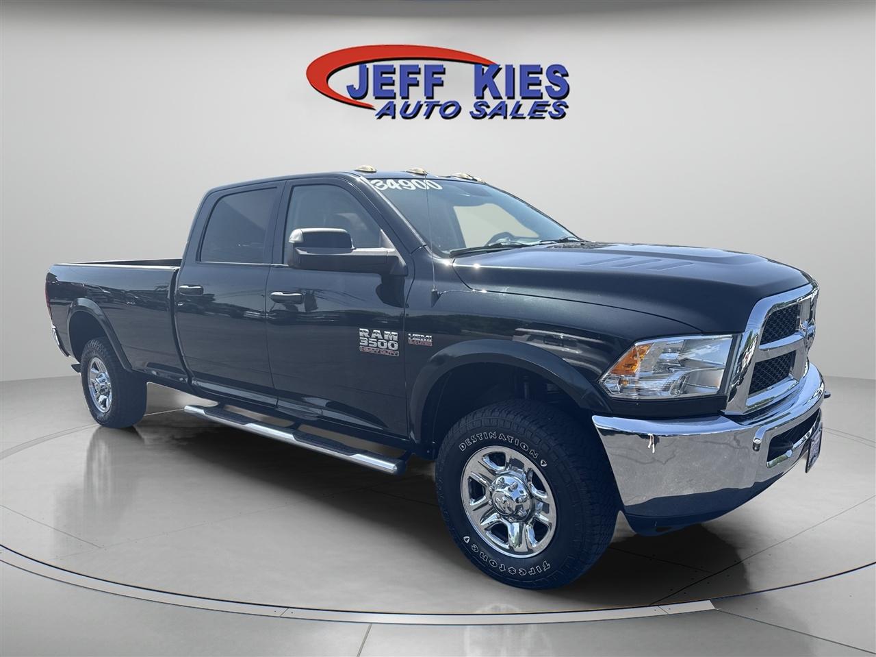 RAM 3500 Tradesman 4x4 Crew Cab 8' Box 2017