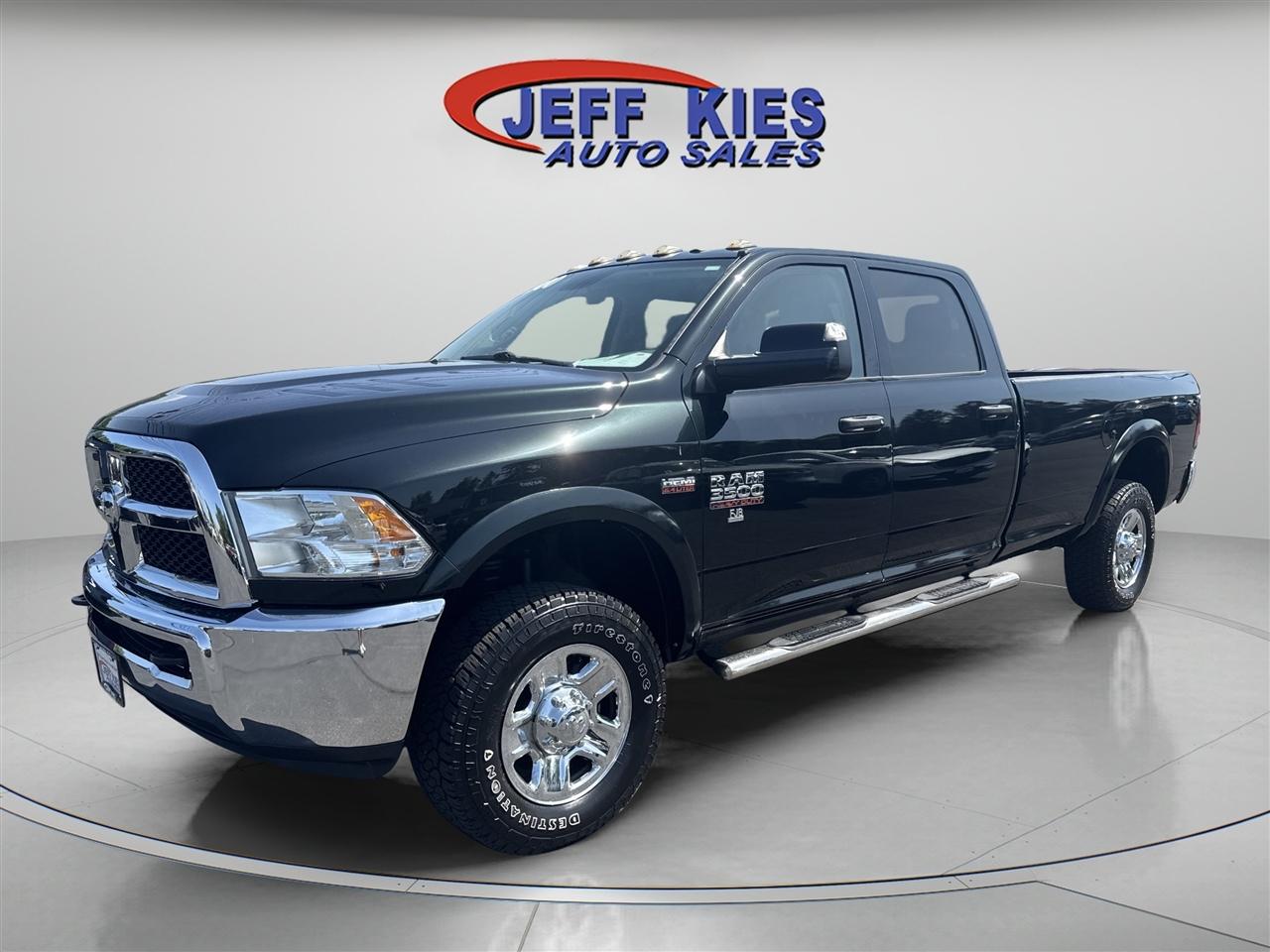 RAM 3500 Tradesman 4x4 Crew Cab 8' Box 2017