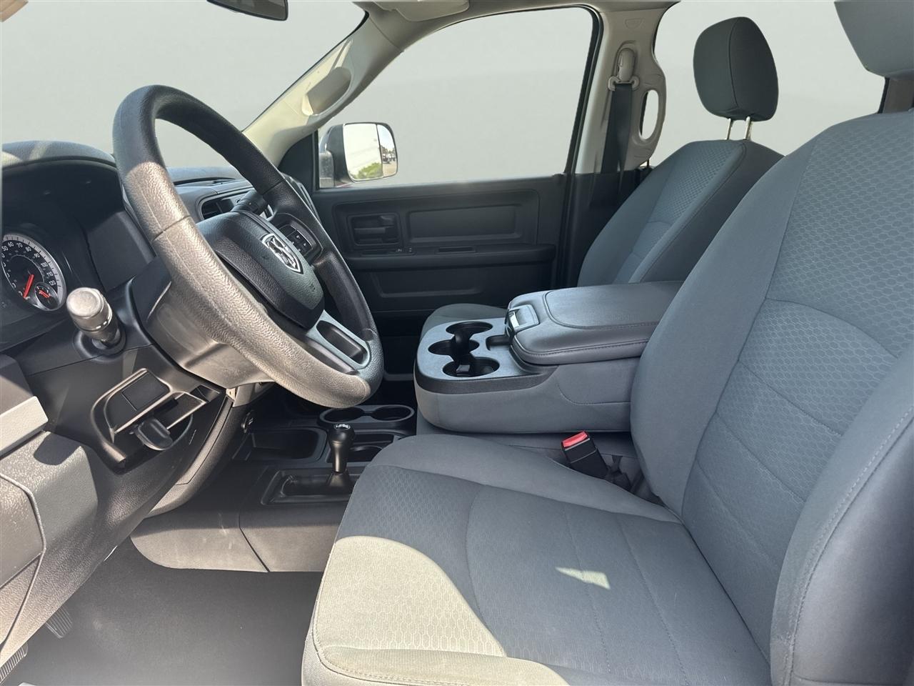RAM 3500 Tradesman 4x4 Crew Cab 8' Box 2017