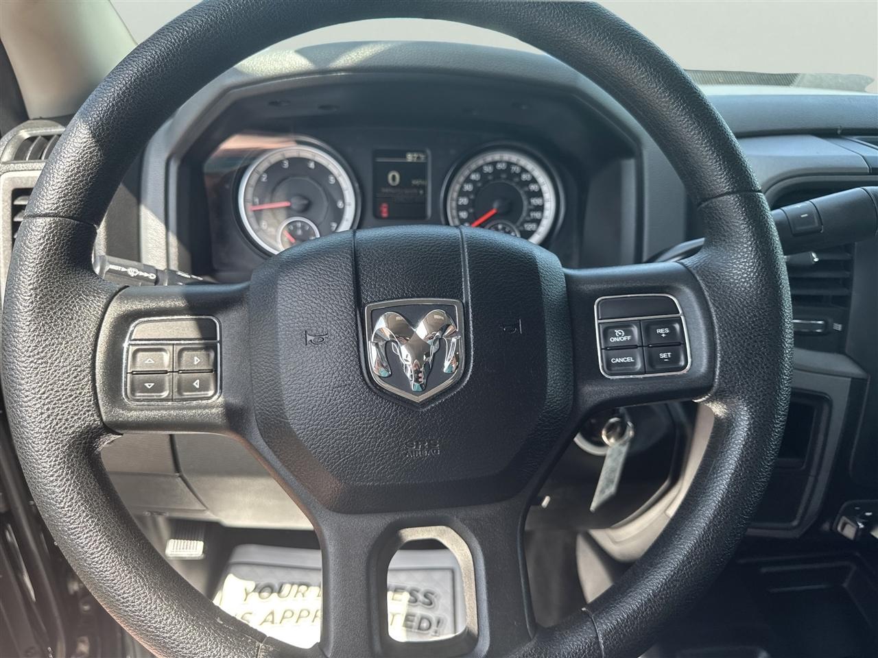 RAM 3500 Tradesman 4x4 Crew Cab 8' Box 2017