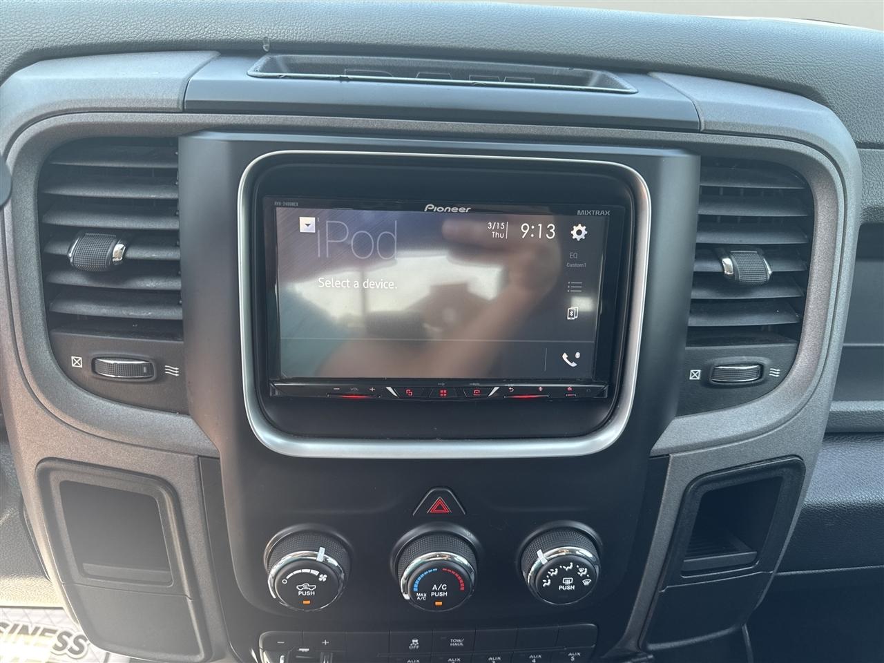 RAM 3500 Tradesman 4x4 Crew Cab 8' Box 2017