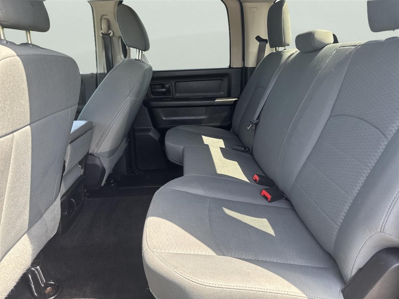 RAM 3500 Tradesman 4x4 Crew Cab 8' Box 2017