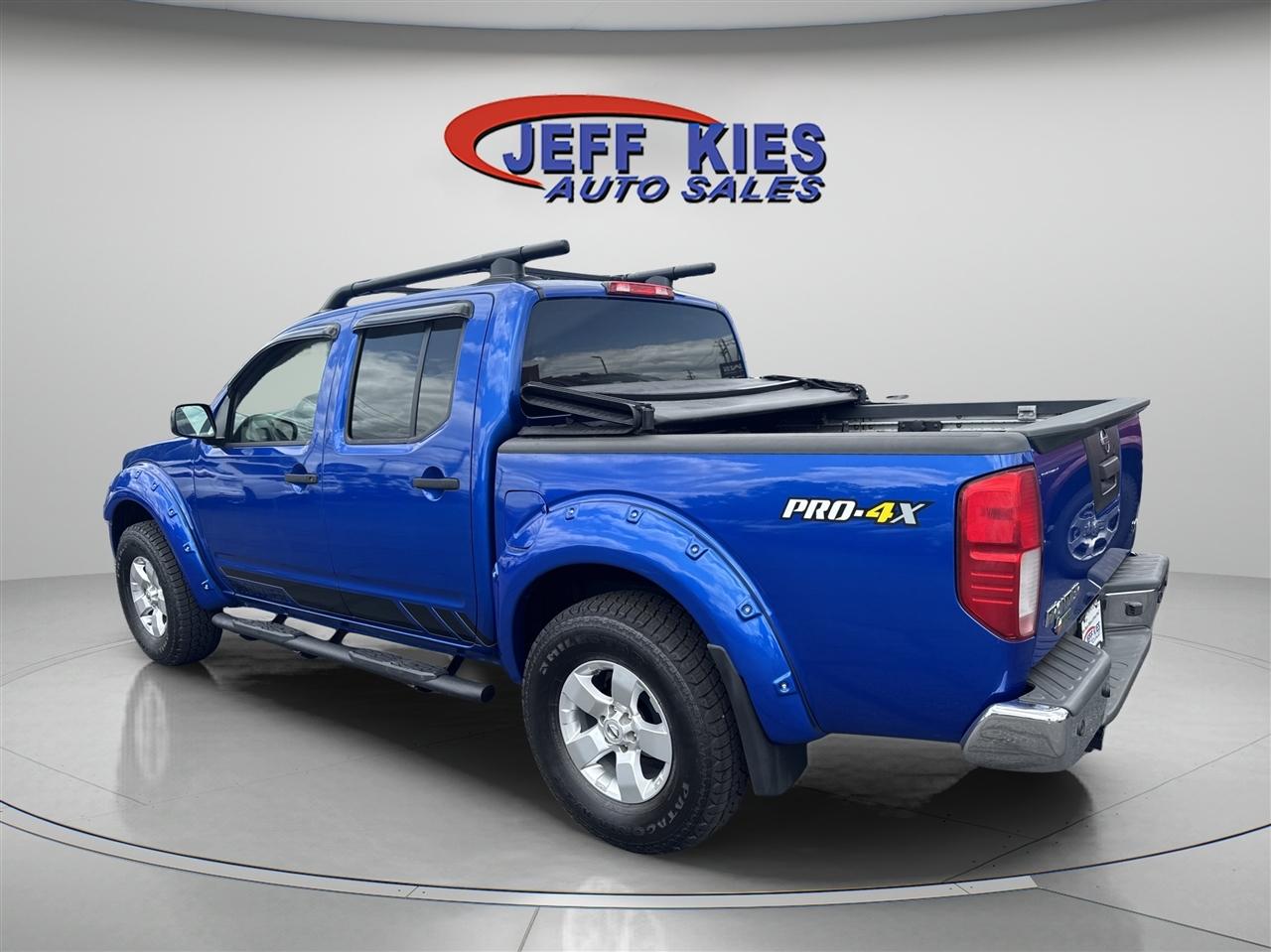 Nissan Frontier 2WD Crew Cab SWB Manual SV 2013